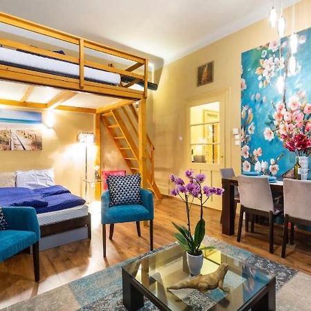 Cherry Blossom Designer Apartment In The Center With Free Parking Budapest Exteriör bild