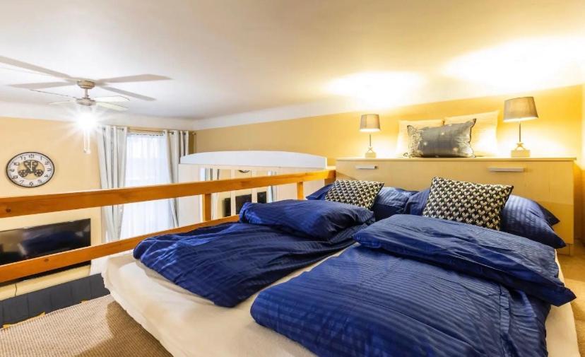 Cherry Blossom Designer Apartment In The Center With Free Parking Budapest Exteriör bild