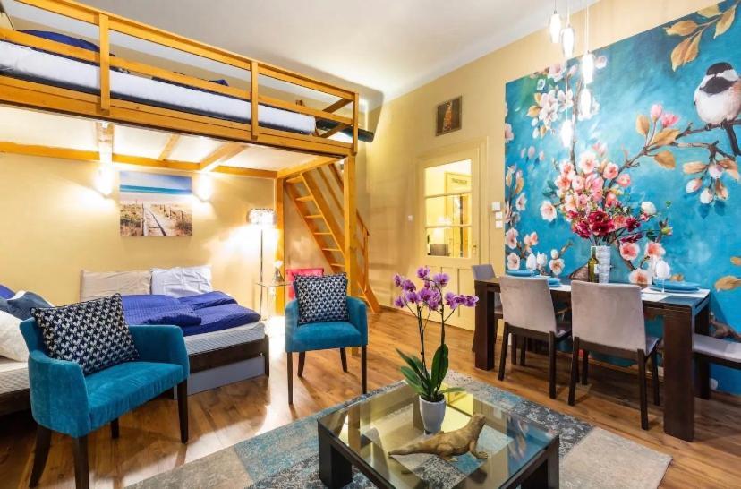 Cherry Blossom Designer Apartment In The Center With Free Parking Budapest Exteriör bild