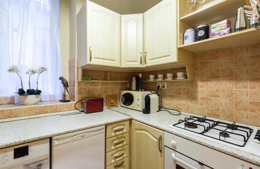 Cherry Blossom Designer Apartment In The Center With Free Parking Budapest Exteriör bild